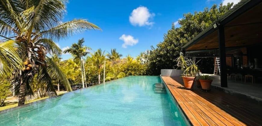 Vente d’une villa luxueuse au style balinais avec piscine et jardin paysager au sein d’un domaine sécurisé à Grand Baie