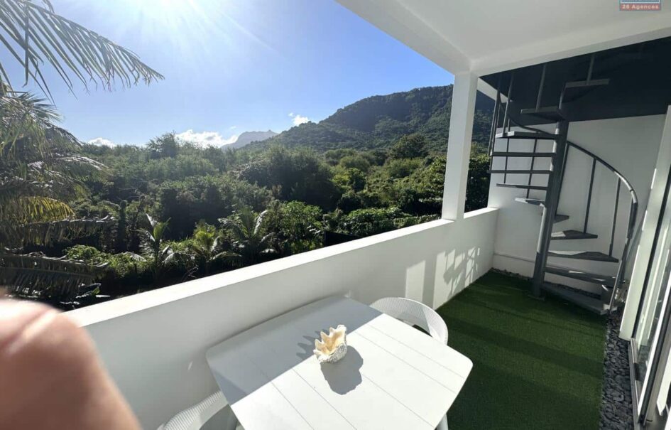 Vente d’un appartement moderne de 184M2 avec toit-terrasse offrant vue panoramique mer et montagne à La Gaulette