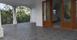 A vendre une spacieuse villa familiale de 347m2 avec rooftop offrant vue mer et montagne dans le secteur prisé de Goodlands