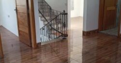 A vendre une spacieuse villa familiale de 347m2 avec rooftop offrant vue mer et montagne dans le secteur prisé de Goodlands