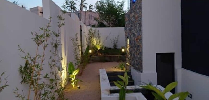 Location d’une superbe villa récente avec piscine et jardin paysager dans une résidence paisible à Piton