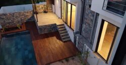 Location d’une superbe villa récente avec piscine et jardin paysager dans une résidence paisible à Piton