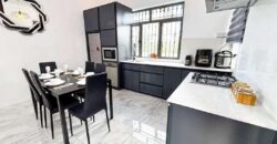 A louer une villa neuve et meublée avec goût dotée d’une piscine chauffée dans un quartier paisible de Grand Baie