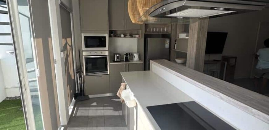 Vente d’un appartement moderne de 184M2 avec toit-terrasse offrant vue panoramique mer et montagne à La Gaulette