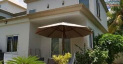 Location d’une charmante villa meublée de 60m2 avec une grande piscine située dans le morcellement Anna à Flic en Flac