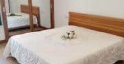 A louer un agréable appartement en duplex situé dans une résidence avec piscine à Trou aux Biches