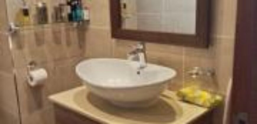 A louer un agréable appartement en duplex situé dans une résidence avec piscine à Trou aux Biches