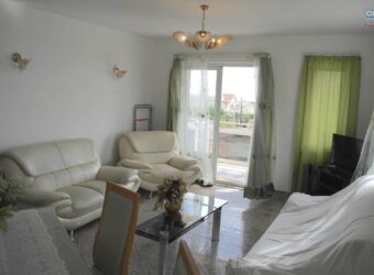A louer un appartement dans une petite résidence avec piscine proche commodités à Flic en Flac