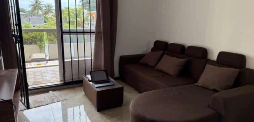 A louer un lumineux appartement avec piscine commune et terrasse à Pereybère