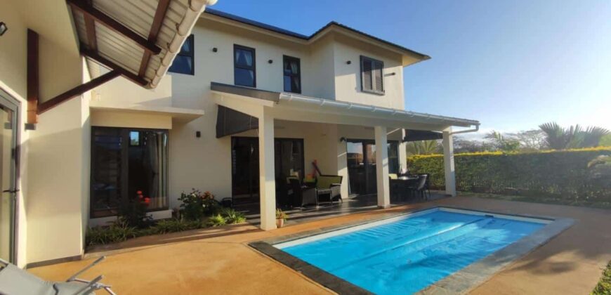 Location d’une superbe villa moderne avec piscine privée au sein d’une résidence sécurisée à Pointe aux Piments
