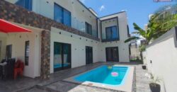 Location d’une villa neuve et moderne avec piscine proche de la plage à Pereybère