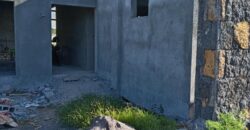 Investissez dans une villa d’exception de 250m2 sur un vaste terrain de 700m2 à Daruty