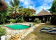 Vente d’une élégante villa de 220m2 de style balinaise avec piscine et grand jardin de 3400m2 à deux pas de la mer à Bain Boeuf