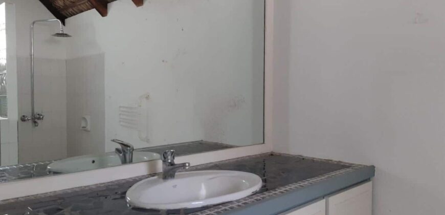 Location d’une charmante villa avec jardin verdoyant en front de mer à Pointe aux Sables