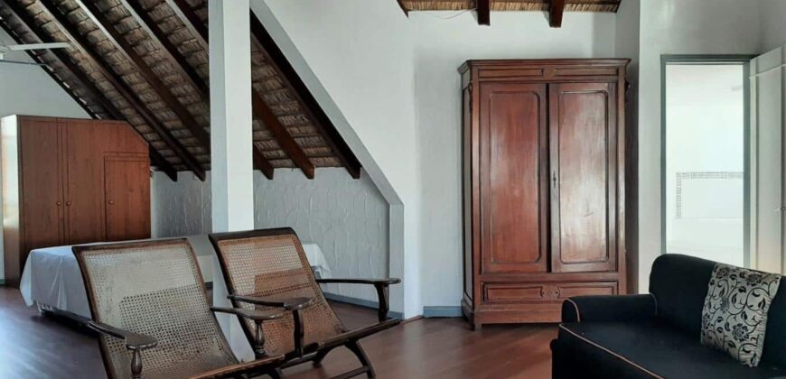 Location d’une charmante villa avec jardin verdoyant en front de mer à Pointe aux Sables