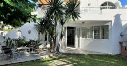 Location d’une charmante villa avec jardin verdoyant en front de mer à Pointe aux Sables