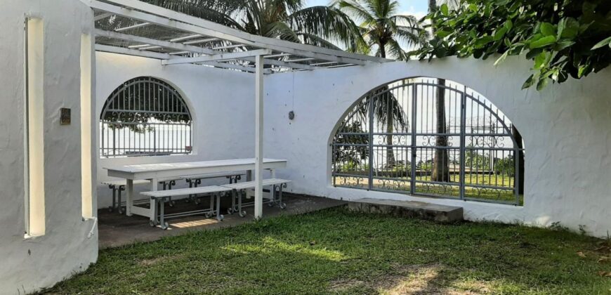 Location d’une charmante villa avec jardin verdoyant en front de mer à Pointe aux Sables