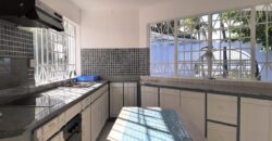 Location d’une charmante villa avec jardin verdoyant en front de mer à Pointe aux Sables