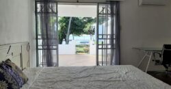 Location d’une charmante villa avec jardin verdoyant en front de mer à Pointe aux Sables