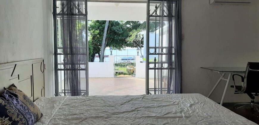Location d’une charmante villa avec jardin verdoyant en front de mer à Pointe aux Sables