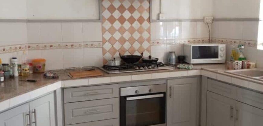 A vendre une villa avec logement indépendant située à seulement 2 minutes à pied de la plage de Mont Choisy