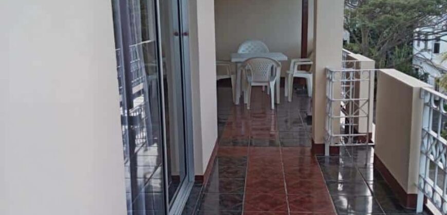 A louer un spacieux appartement de 125m2 situé à deux pas de la route côtière de Grandbaie