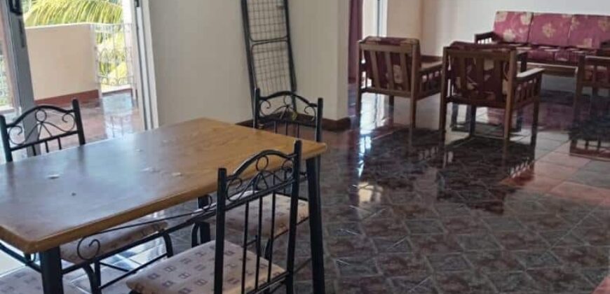 A louer un spacieux appartement de 125m2 situé à deux pas de la route côtière de Grandbaie