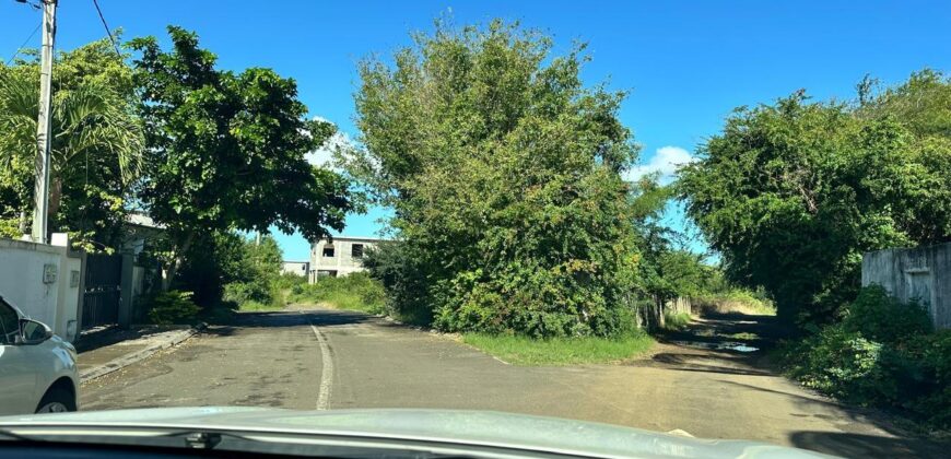 A vendre un terrain de 10 perches situé dans un environnement calme verdoyant et entouré de nature à Péreybère
