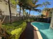 A louer une spacieuse villa familiale avec agréable piscine à 5 min de la plage de Mont Choisy