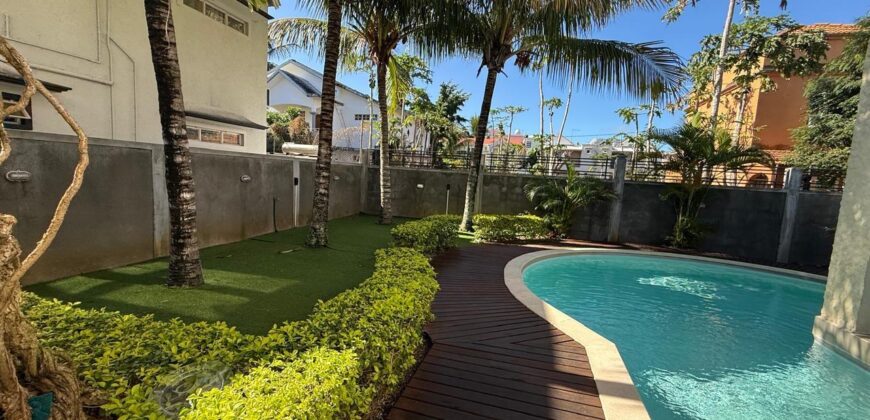 A louer une spacieuse villa familiale avec agréable piscine à 5 min de la plage de Mont Choisy