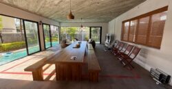 A louer une spacieuse villa familiale avec agréable piscine à 5 min de la plage de Mont Choisy