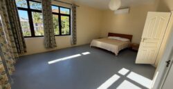 A louer une spacieuse villa familiale avec agréable piscine à 5 min de la plage de Mont Choisy