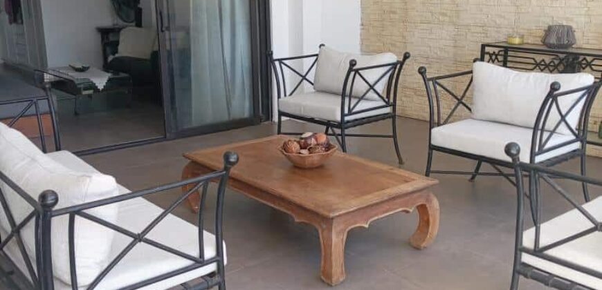 Location d’une ravissante villa meublée avec piscine à deux mins à pied de la plage à Bain Boeuf