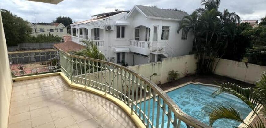 Location d’un charmant appartement T4 de 120 m2 situé dans un quartier calme proche de la plage d’Albion