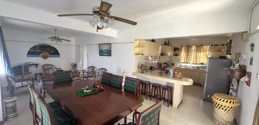 Location d’un charmant appartement T4 de 120 m2 situé dans un quartier calme proche de la plage d’Albion