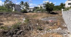 A vendre un vaste terrain constructible de 2394m2 soit 56.7 perches en plein centre de Grand Gaube.