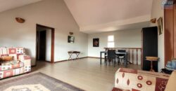 En vente une magnifique villa de 490m2 sur un terrain de 1127m2 offrant une vue imprenable sur la mer et les montagnes à Tamarin.