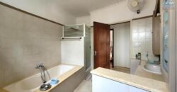 En vente une magnifique villa de 490m2 sur un terrain de 1127m2 offrant une vue imprenable sur la mer et les montagnes à Tamarin.