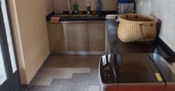A louer un studio avec piscine commune situé au 3ème étage d’un immeuble neuf à Trou aux Biches