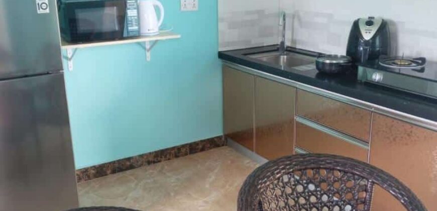 A louer un studio avec piscine commune situé au 3ème étage d’un immeuble neuf à Trou aux Biches