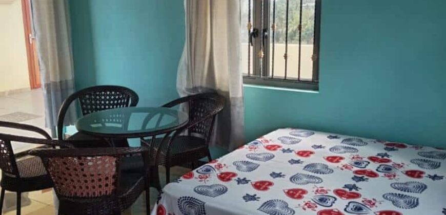 A louer un studio avec piscine commune situé au 3ème étage d’un immeuble neuf à Trou aux Biches