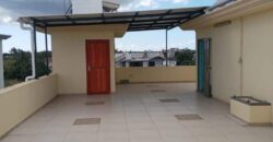 A louer un studio avec piscine commune situé au 3ème étage d’un immeuble neuf à Trou aux Biches