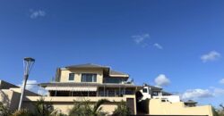 En vente une élégante villa récente de 300 m² avec piscine sur 542 m² de terrain au calme à Flic en Flac
