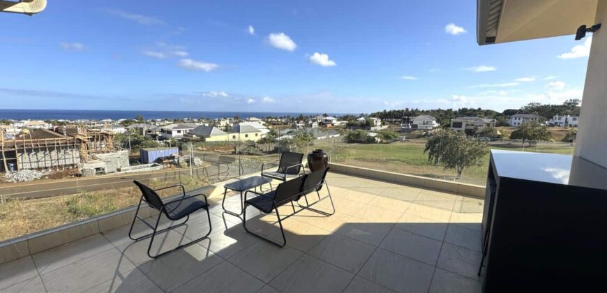 En vente une élégante villa récente de 300 m² avec piscine sur 542 m² de terrain au calme à Flic en Flac
