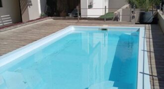 Location d’un magnifique appartement avec rooftop et piscine au plein centre de Grand Baie