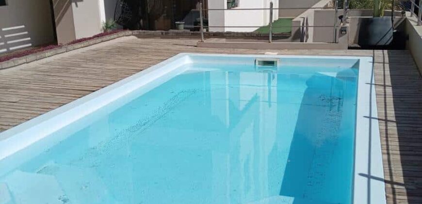 Location d’un magnifique appartement avec rooftop et piscine au plein centre de Grand Baie
