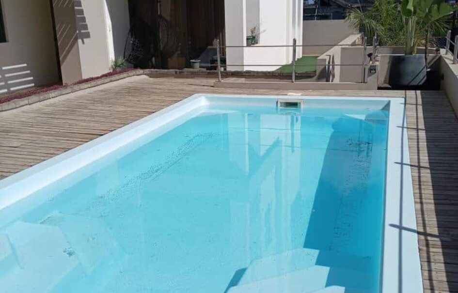 Location d’un magnifique appartement avec rooftop et piscine au plein centre de Grand Baie