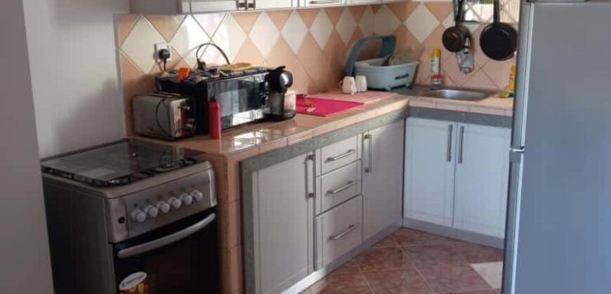 A louer une villa en duplex avec jardin située dans un quartier résidentiel calme à Trou aux biches