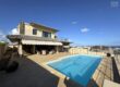 En vente une élégante villa récente de 300 m² avec piscine sur 542 m² de terrain au calme à Flic en Flac
