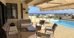 En vente une élégante villa récente de 300 m² avec piscine sur 542 m² de terrain au calme à Flic en Flac